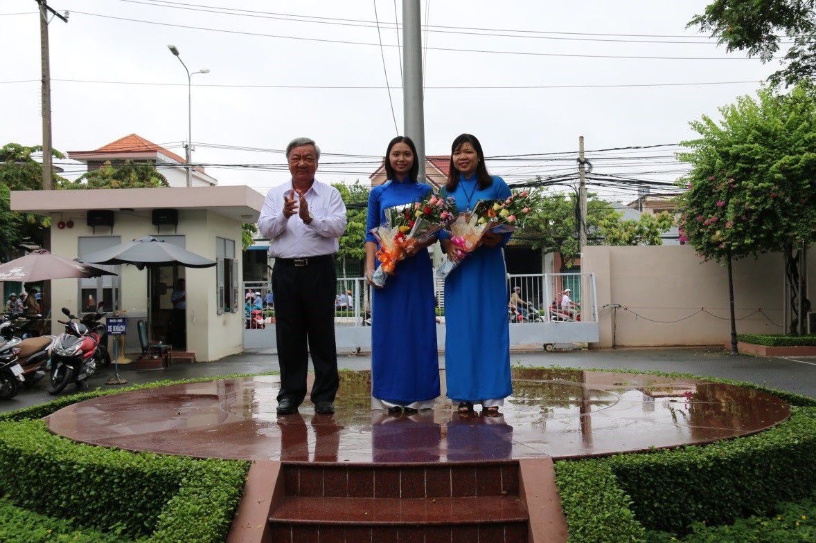 Gương điển hình tiên tiến thực hiện học tập và làm theo tấm gương đạo đức Hồ Chí Minh tháng 9 năm 2015