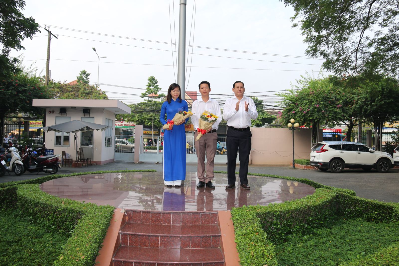 Đảng ủy Sở Tài nguyên và Môi trường tuyên dương dưới cờ năm 2019.